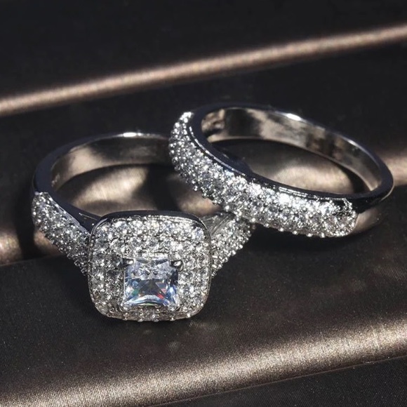 Diamond Wedding Ring Set - Picture 12 of 16